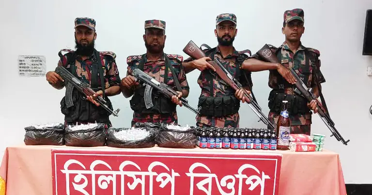 উদ্ধারকৃত মাদকের সঙ্গে বিজিবি সদস্যরা